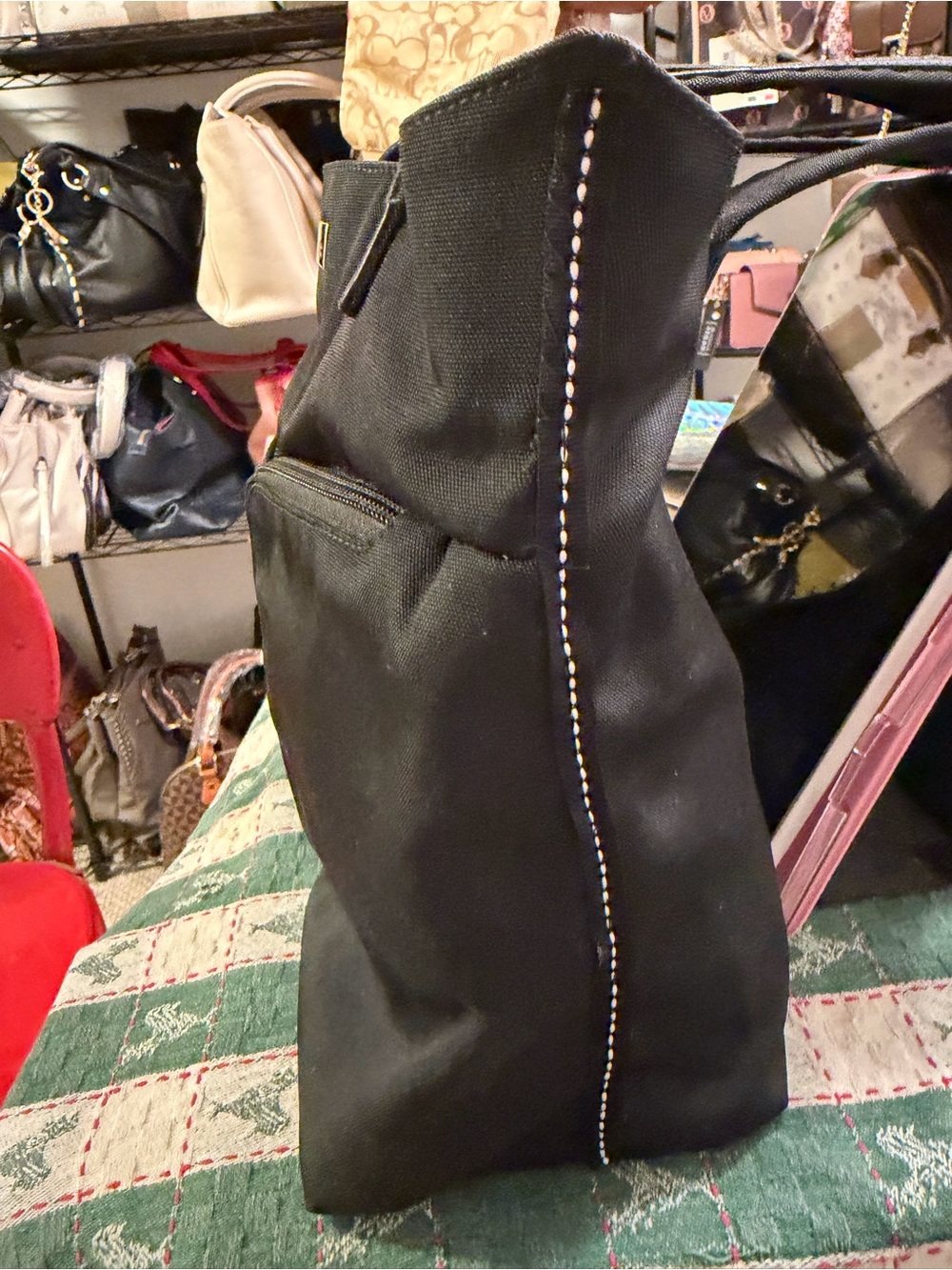 Vintage Gucci Black Nylon Shoulder Bag with Dual Front Pockets - Picture 2 of 8
